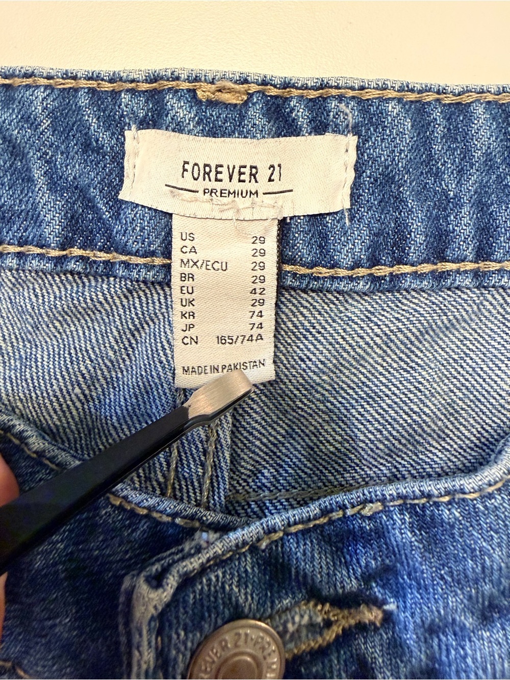 Forever 21 Premium Medium Wash Straight Leg Jeans – Size 29 - Picture 2 of 10